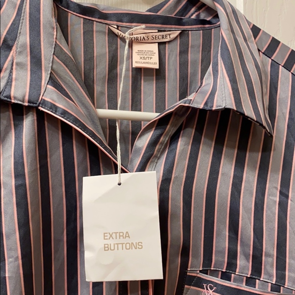 NWOT Victoria’s Secret Silky Pajama Top - Picture 4 of 10